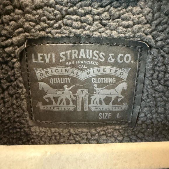 Levi's Black Denim Jacket with Gray Sherpa Collar - Picture 3 of 6